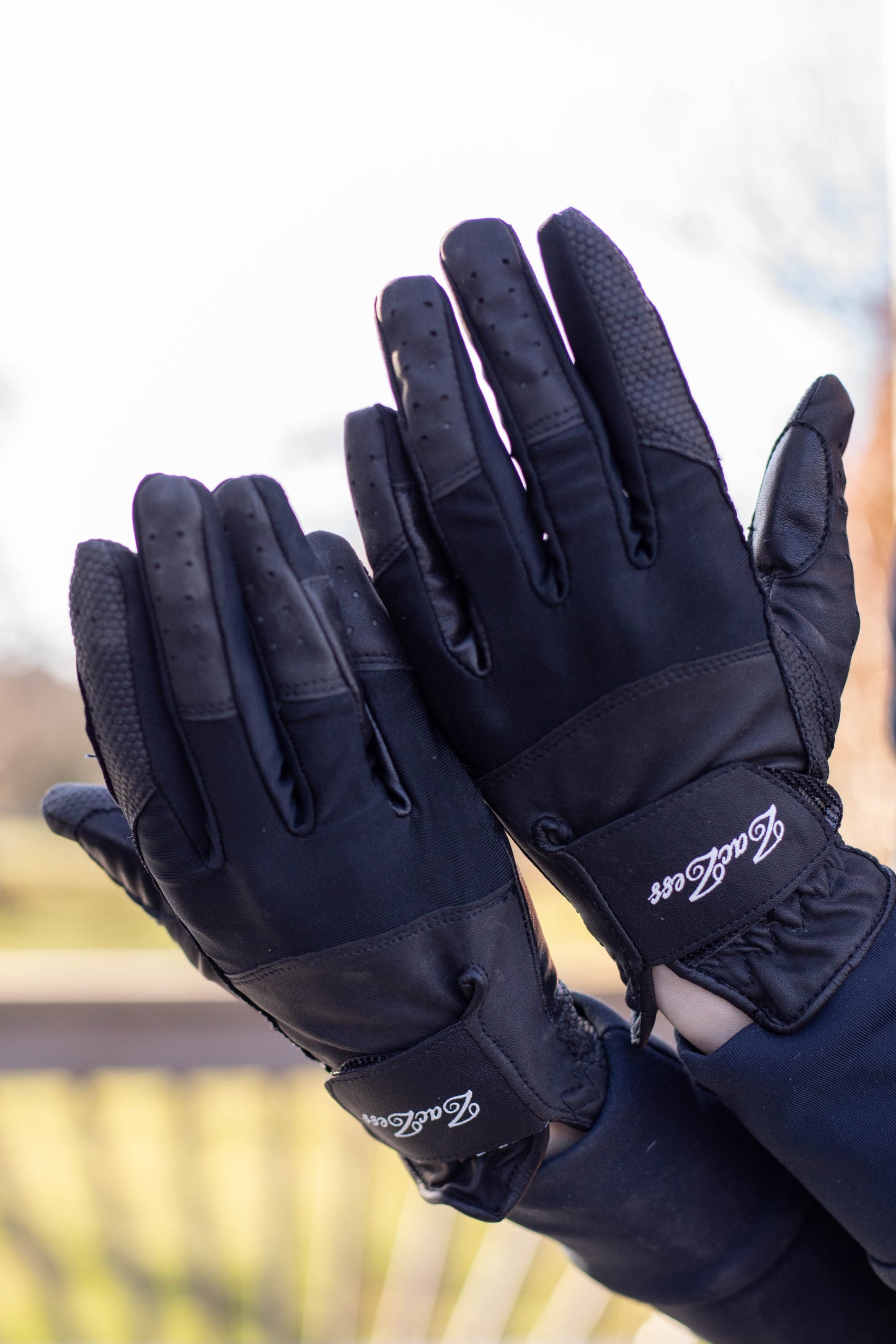 Ely Gloves Black